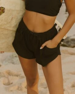 22 Black Hybrid Explorer Short