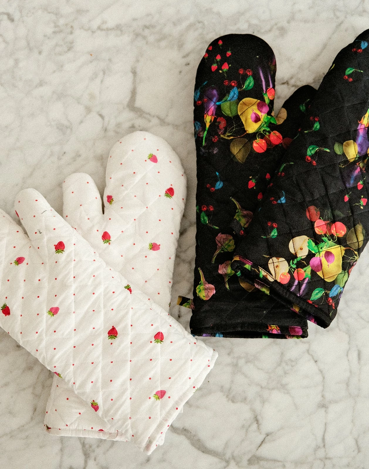 CYNTHIA ROWLEY CR X Kit Quilted Oven Mitt - Image 3